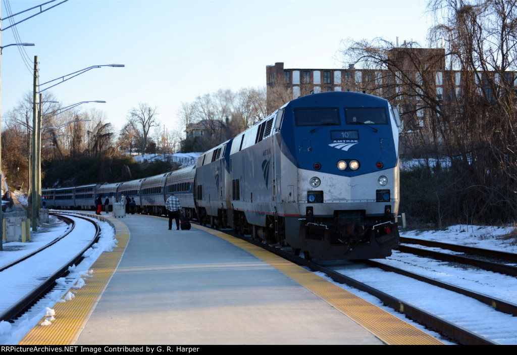 Amtrak #20(21) from the head end sitting at Lynchburg.